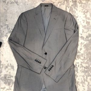 Men’s gray blazer